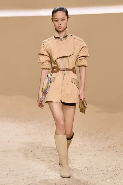 Look 15
